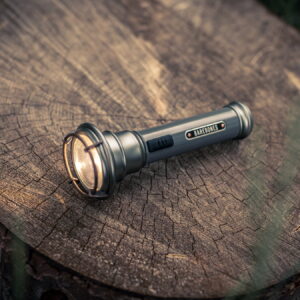 Den-pin-camping-barebones-vintage-flashlight-chinh-hang