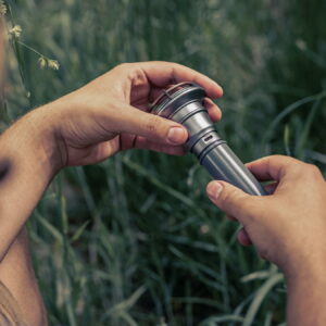 Den-pin-camping-barebones-vintage-flashlight-chinh-hang