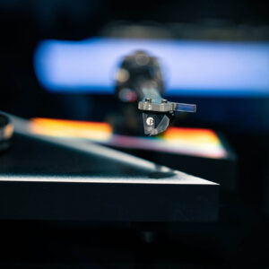 Mam than Pro-ject The Dark Side of the Moon Turntable