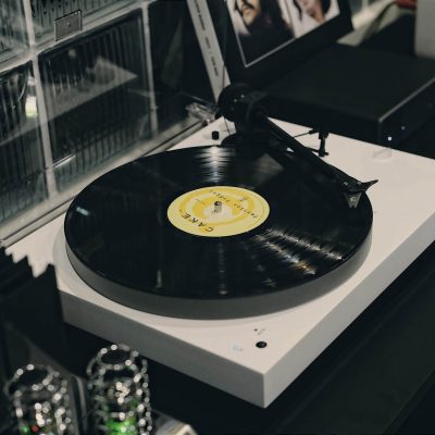 Mam-than-pro-ject-X1-Carbon