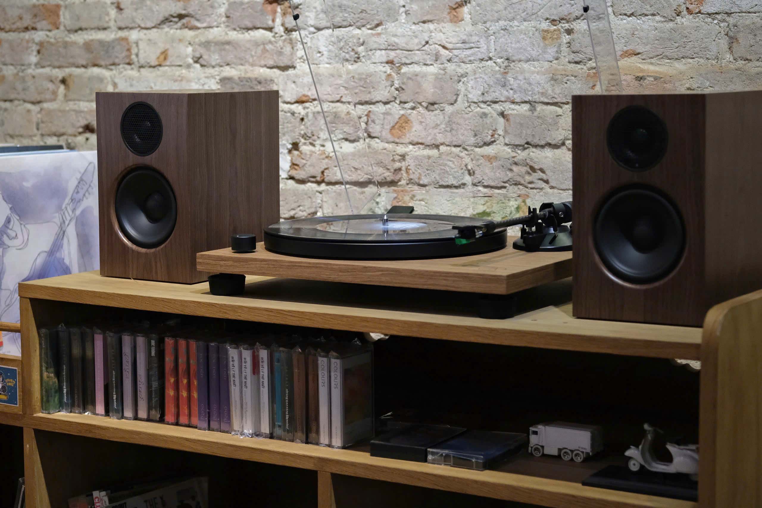 Combo-mam-than-Audio-pro-A28-walnut