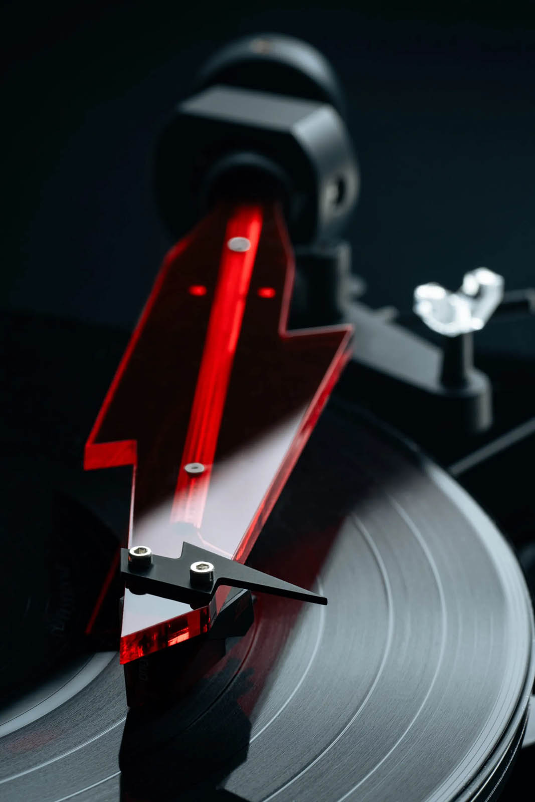 Mam-than-pro-ject-ACDC-turntable