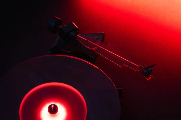 Mam-than-pro-ject-ACDC-turntable