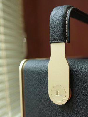 JBL Authentics 300