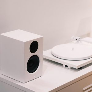 Pro-Ject T1 All White x Audio Pro A28 -3