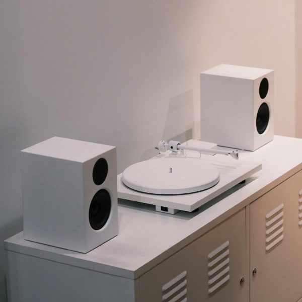 Pro-Ject T1 All White x Audio Pro A28 -3
