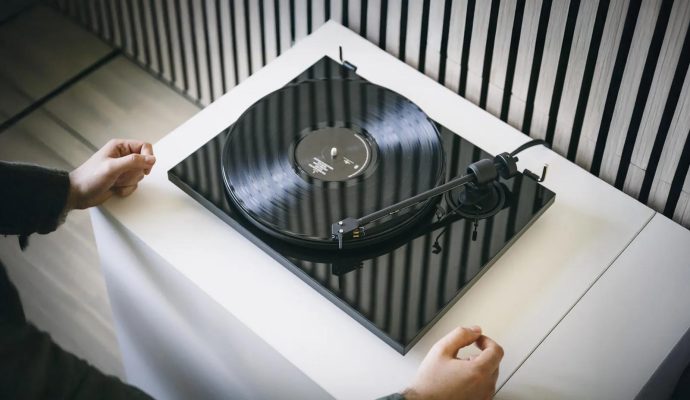 Mam-than-Pro-Ject-E1.2