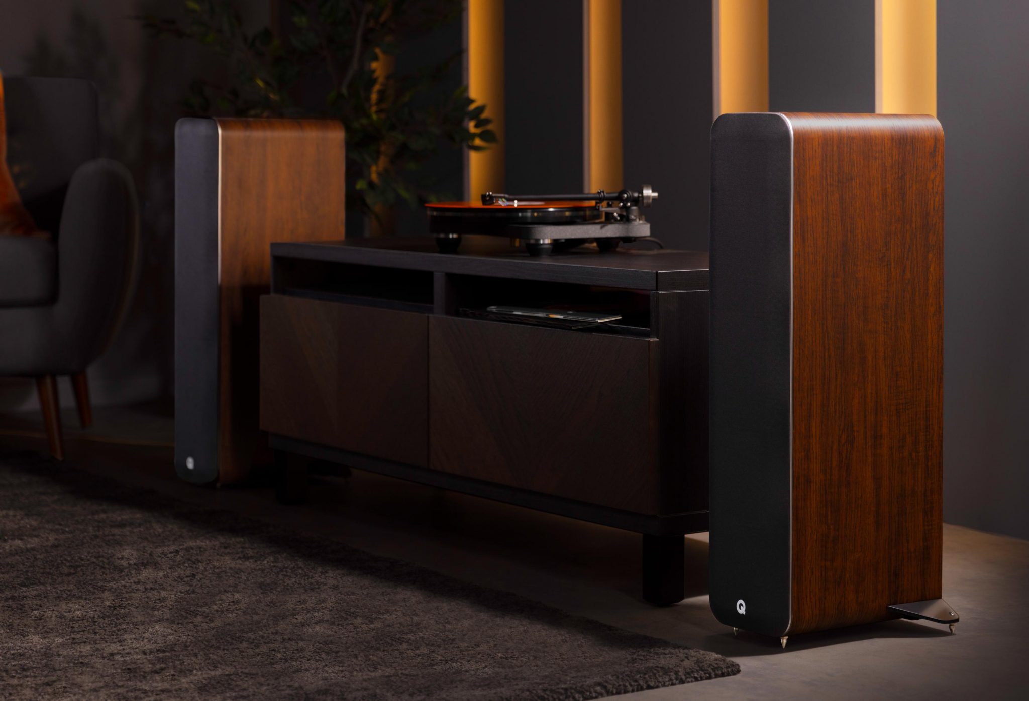 Q-Acoustics-M40-walnut-with-turntable