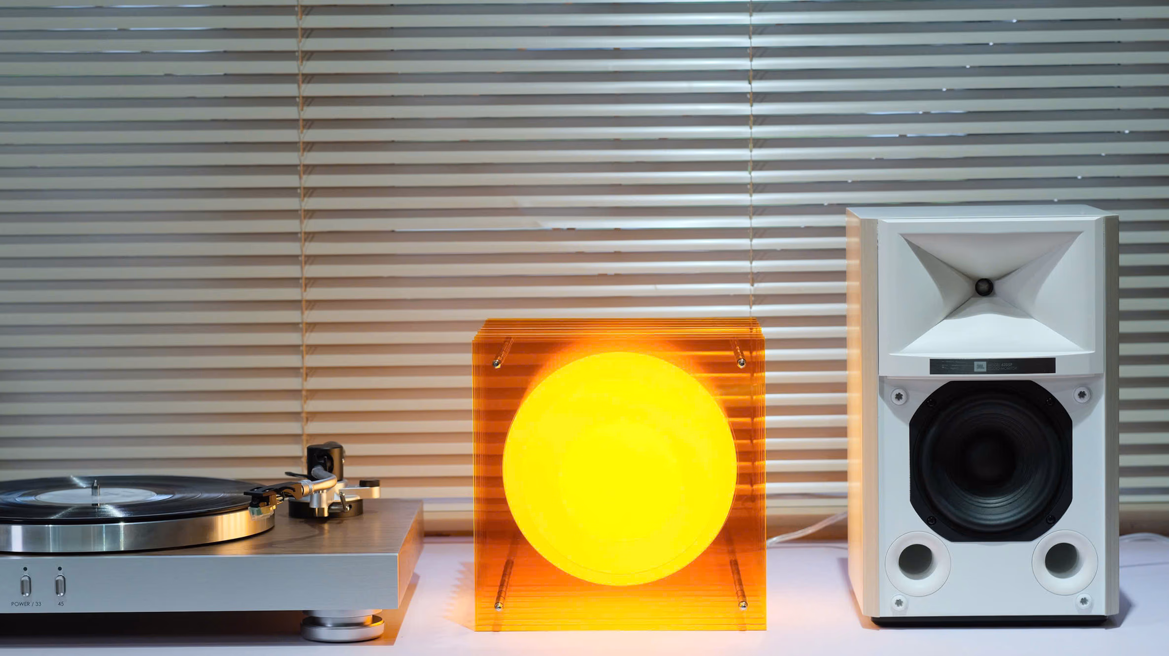 loa-bookshelf-JBL-4305P