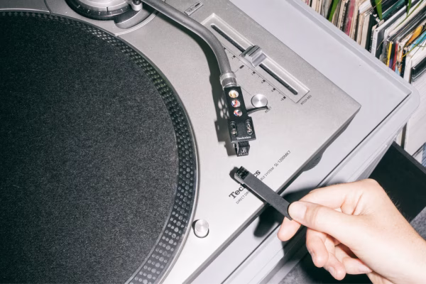 ve-sinh-dau-kim-mam-than