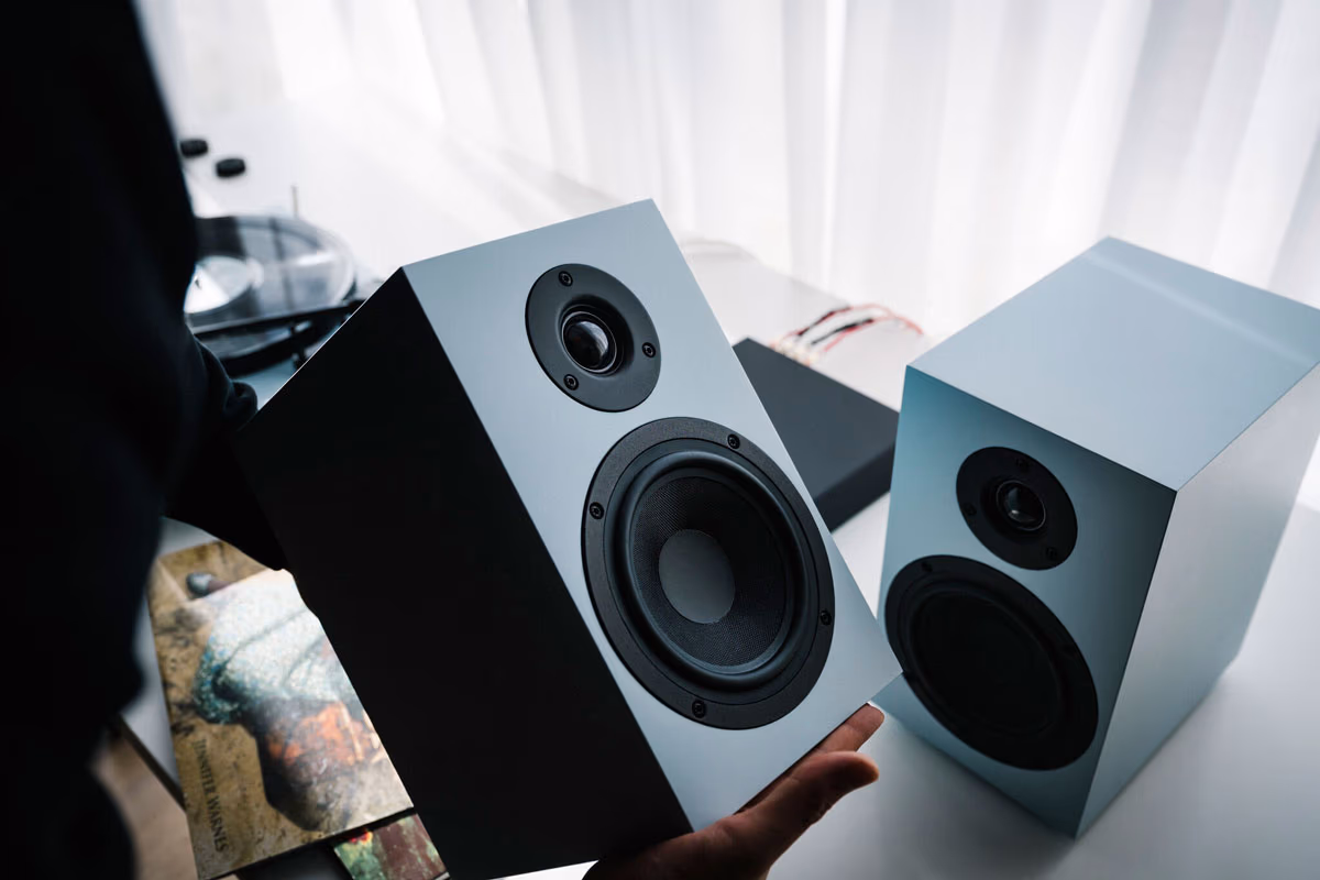 Pro-Ject-Colourful-Audio-System-2-Limited-Edition-Satin-Polar-Blue