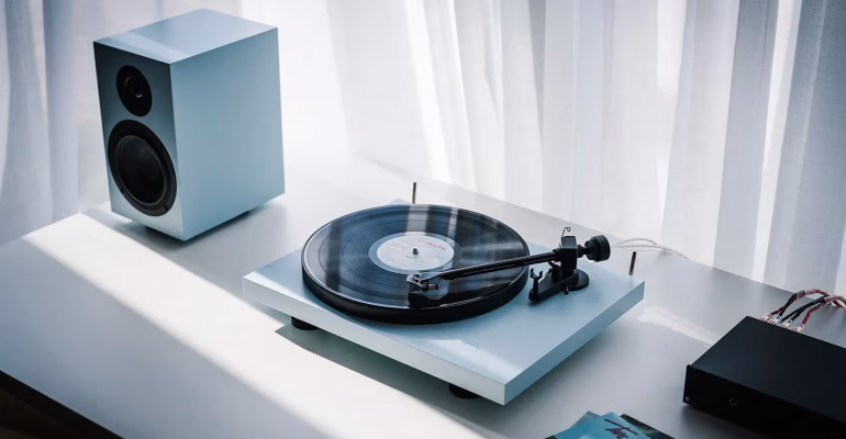 Pro-Ject-Colourful-Audio-System-2-Limited-Edition-Satin-Polar-Blue