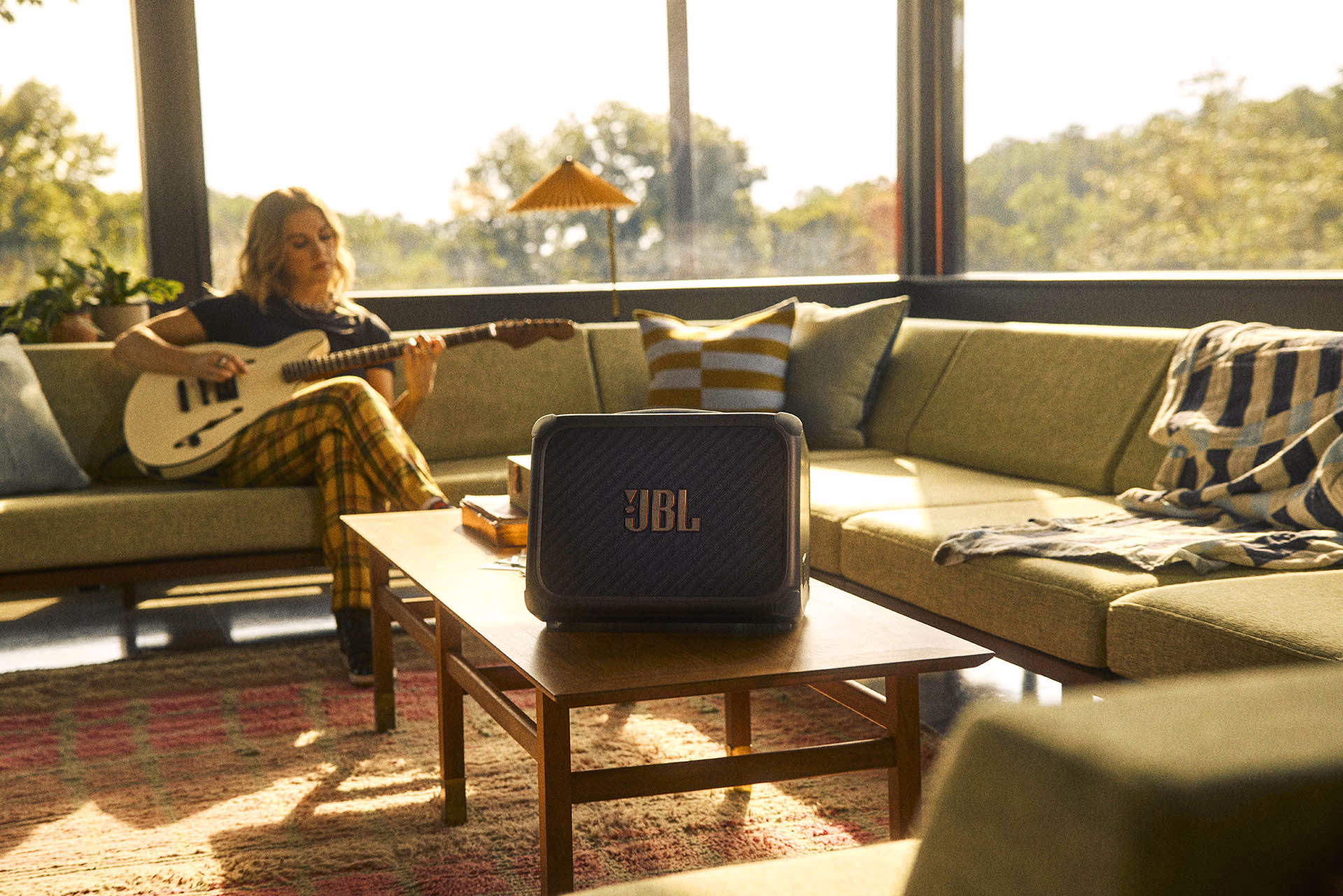 JBL-Band-box-trio-life-style