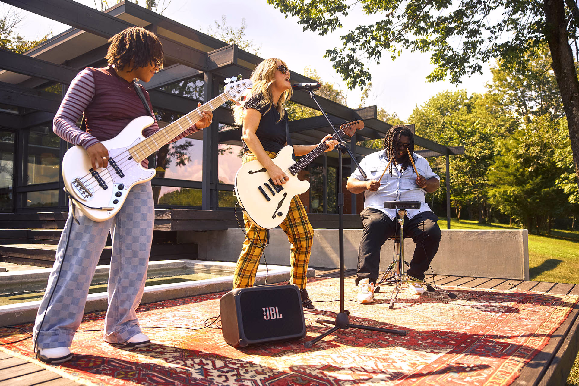 JBL-Band-box-trio-life-style