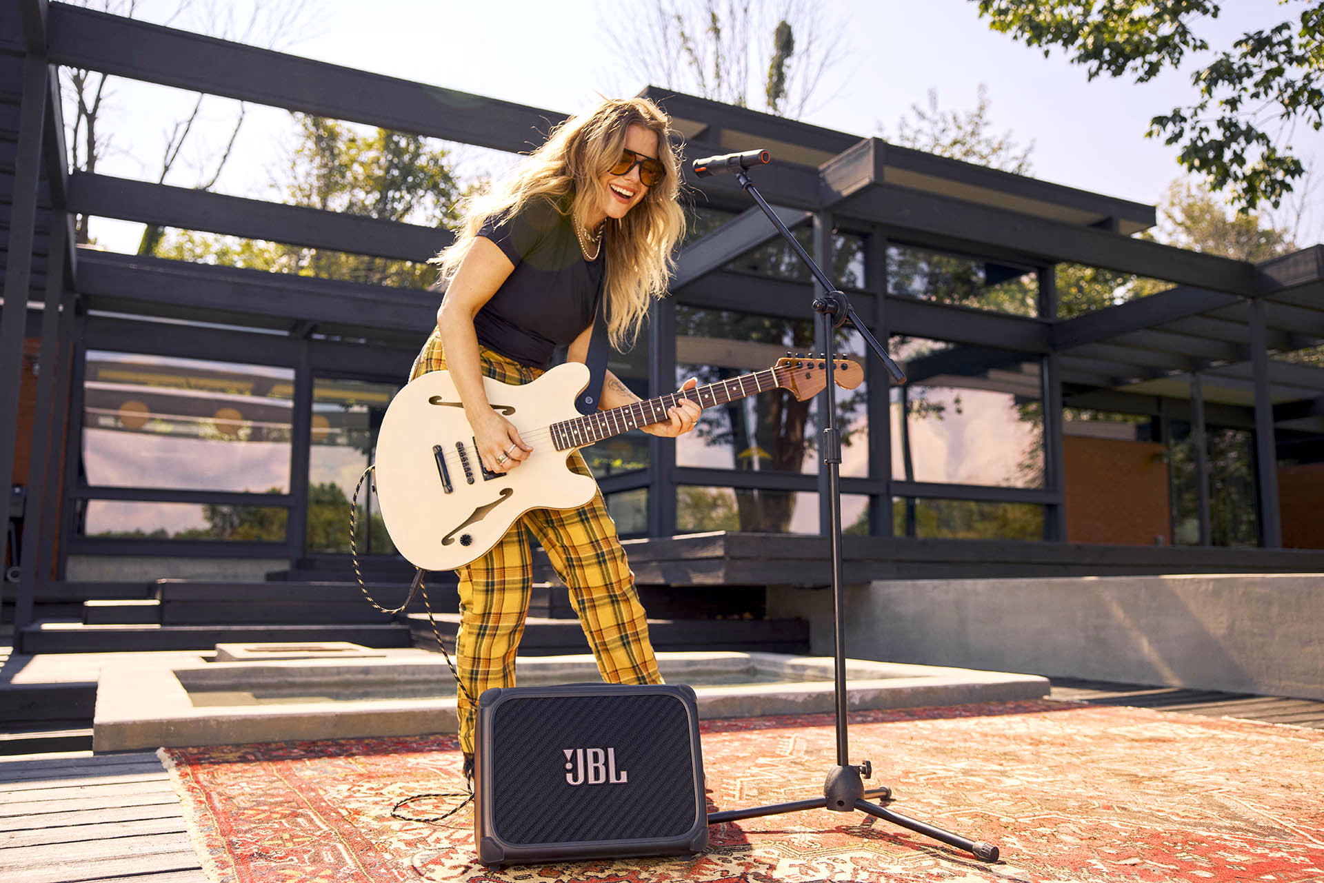 JBL-Band-box-trio-life-style