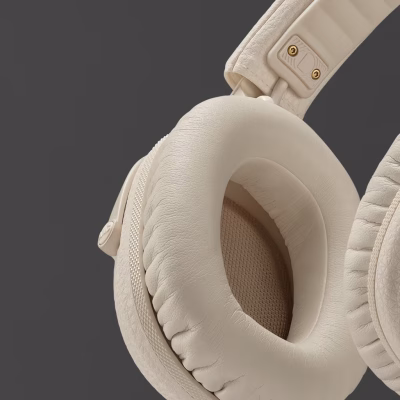 Marshall Monitor III A.N.C. Cream trong hộp đựng