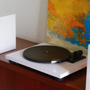 Mâm đĩa than TEAC TN-180BT-A3 trắng nổi bật giữa hai loa Audio Pro A28W, bố cục cân đối trên kệ gỗ