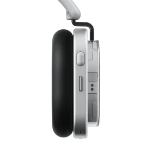 Cận cảnh bên tai Nothing Headphone (1): đệm đen, khung bạc và vỏ ngoài trong suốt