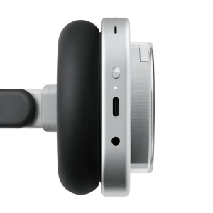 Chi tiết đáy tai Nothing Headphone (1): cổng USB-C, jack 3,5 mm và đèn LED