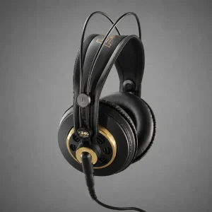 Tai nghe AKG K240 Studio màu đen viền vàng trên nền xám, thiết kế semi-open studio monitor