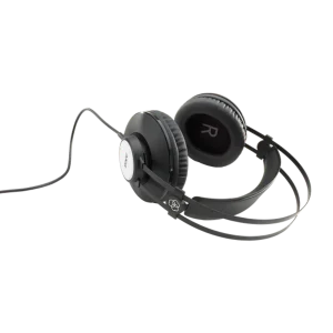 Tai nghe AKG K72 màu đen ở góc nghiêng, thiết kế studio monitor dạng closed-back