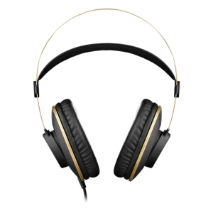 Tai nghe AKG K92 chụp chính diện, logo AKG trên earcup màu vàng và vòng viền vàng