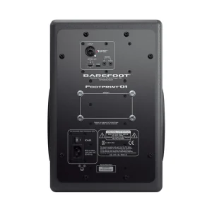 Mặt sau Barefoot Footprint01 Gen2: BAREFOOT, FOOTPRINT 01, jack INPUT XLR/TRS, SPOC, núm LEVEL dB (-3 đến +9), USB, MEME IN/THRU, vùng MOUNT bốn ốc, cảnh báo CE/FCC, công tắc và IEC 100-240V 900VA Max, tem serial