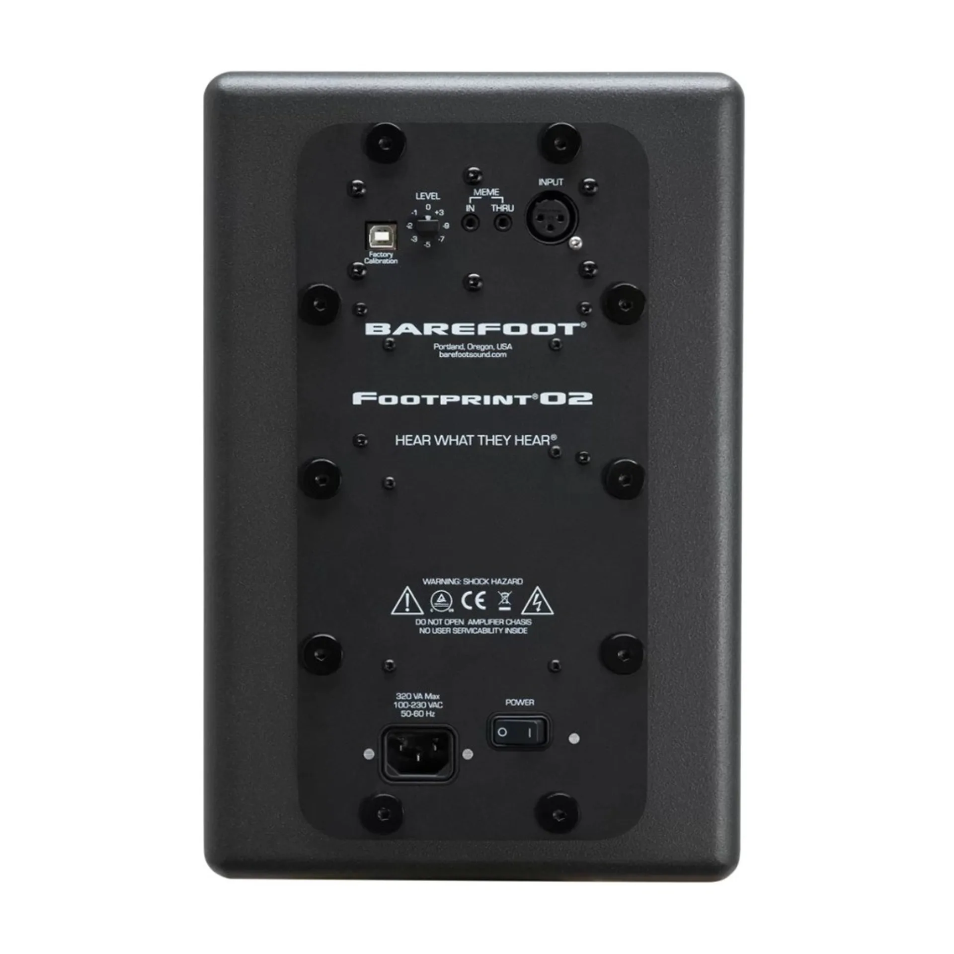 Mặt sau Barefoot Footprint02: tấm đen vít lục giác, logo BAREFOOT và chữ FOOTPRINT02, cổng USB Factory Calibration, núm LEVEL cách bước, jack MEME IN/THRU 3.5mm, đầu vào XLR cân bằng, cảnh báo điện, nguồn 100–230 VAC 320 VA max, ổ cắm IEC và công tắc nguồn, nền trắng