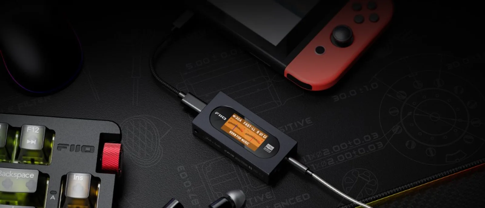 FiiO KA15 kết nối Nintendo Switch và bàn phím cơ FiiO trên desk mat, màn hình VU meter Born for Music