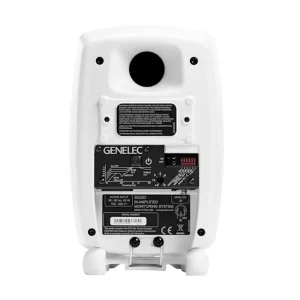 Genelec 8020D finish trắng mờ mặt trước ảnh web: grille trắng, tweeter trong waveguide, logo GENELEC, Iso-Pod trắng