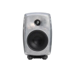 Genelec 8030C RAW mặt trước nghiêng: vỏ nhôm tự nhiên xám bạc, grille đen, logo GENELEC dập nổi, LED, Iso-Pod đen