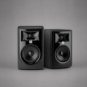 Cặp loa kiểm âm JBL 305P MkII đặt cạnh nhau trên nền xám: mặt trước với waveguide Image Control bóng, woofer 5 inch, logo JBL Professional, thùng loa đen mờ.