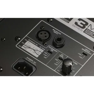 Mặt sau loa JBL 306P MkII: cổng XLR và TRS, công tắc Boundary EQ và HF Trim, núm Volume, công tắc Input Sensitivity, ổ cắm nguồn AC và logo 3 Series MkII.