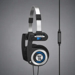 Koss Porta Pro Mic/Remote trên nền xám, logo portaPro, ComfortZone và remote inline KOSS