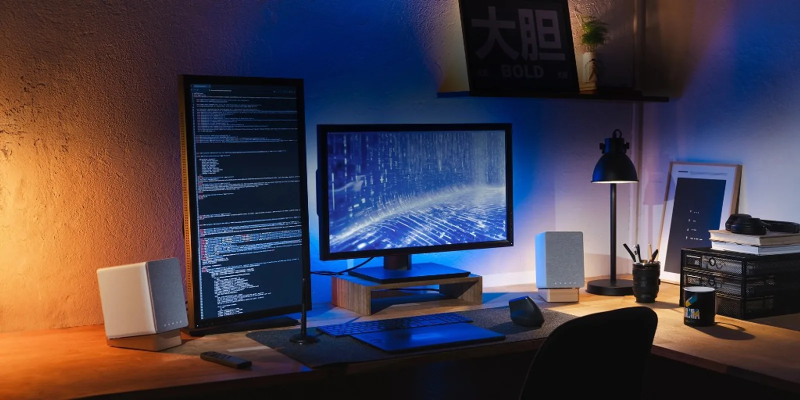 Setup creator với loa Onkyo GX-10DB, màn dọc code và màn chính, bàn phím và tablet