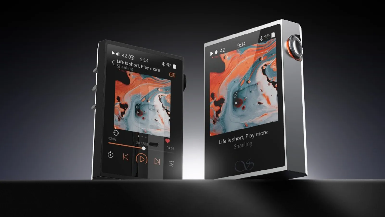 Ảnh minh hoạ Shanling M1 Plus với tiêu đề Compact Mtouch Player, hai máy màu đen và bạc/trắng, icon Hi-Res Audio