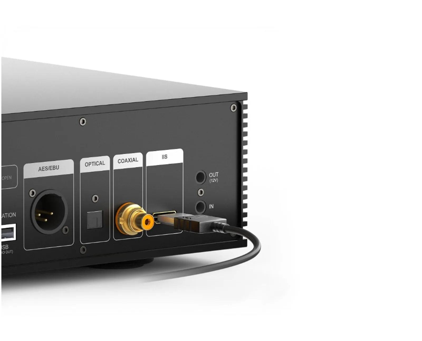Cận cảnh mặt sau Eversolo T8: cổng AES/EBU, optical, coaxial và IIS với cáp HDMI I2S cắm sẵn
