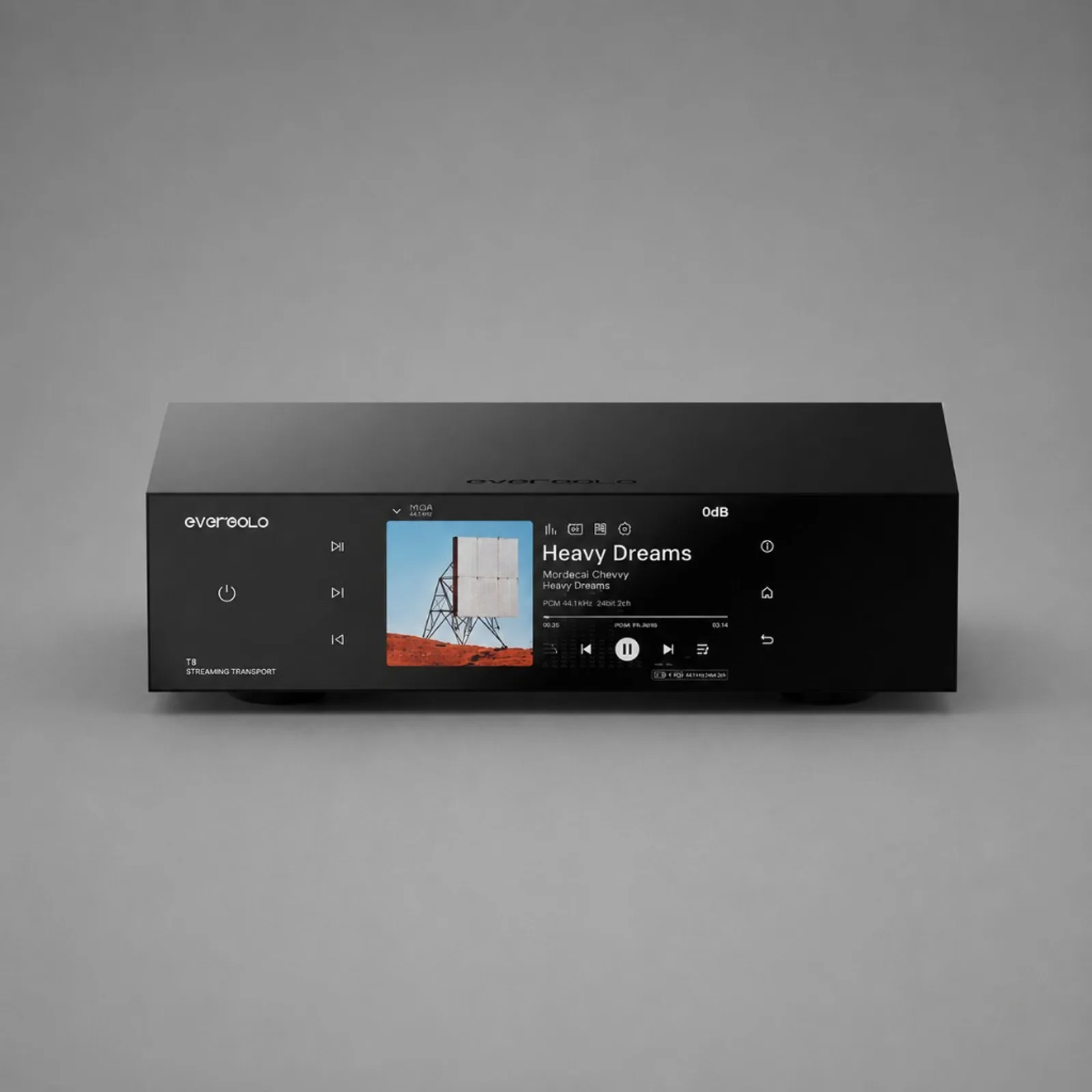 Mặt trước Eversolo T8 Streaming Transport với màn 6 inch hiển thị bài Heavy Dreams, logo eversolo, nền xám