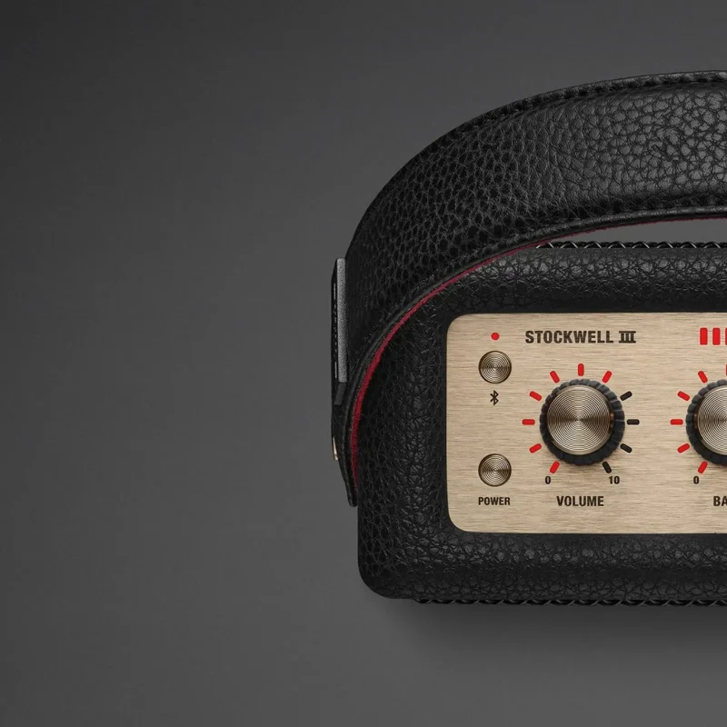 Cận cảnh bảng điều khiển Marshall Stockwell III với núm Volume Bass và nút Bluetooth đồng