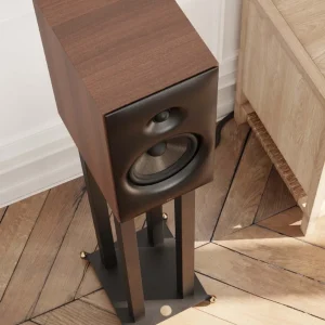 Loa Revival Audio SPRINT 3 màu Walnut trên chân loa bốn chân chống spike vàng, góc nhìn từ trên