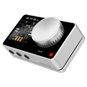 SMSL Nano One bạc góc 3/4, màn graphic chip, núm volume, cổng tai nghe và micro phía trước