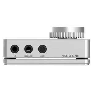 Mặt trước SMSL Nano One bạc với jack 3.5mm HO, HO MIC, MIC và núm volume lớn, nền trắng