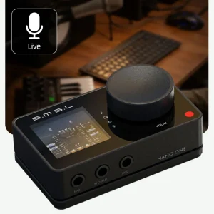 SMSL Nano One đen trên bàn studio với micro, MIDI và bàn phím, icon Live streaming