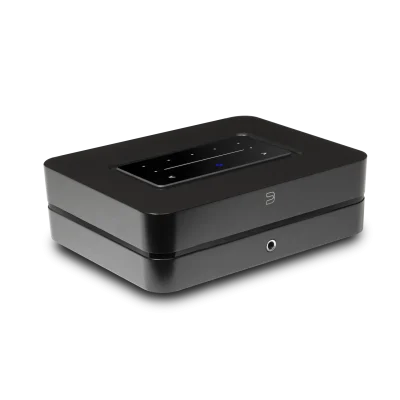 Bluesound POWERNODE Black góc 3/4 mặt cảm ứng preset