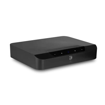 Bluesound POWERNODE EDGE Black góc 3/4 mặt cảm ứng