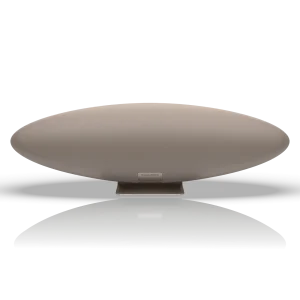 Bowers & Wilkins Zeppelin Pro Edition Solar Gold nhìn thẳng trên nền đen