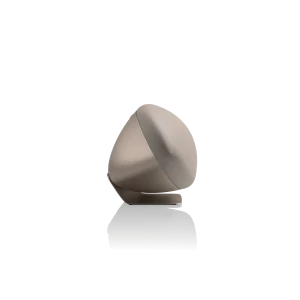 Zeppelin Pro Edition Solar Gold góc cạnh bên trên nền đen