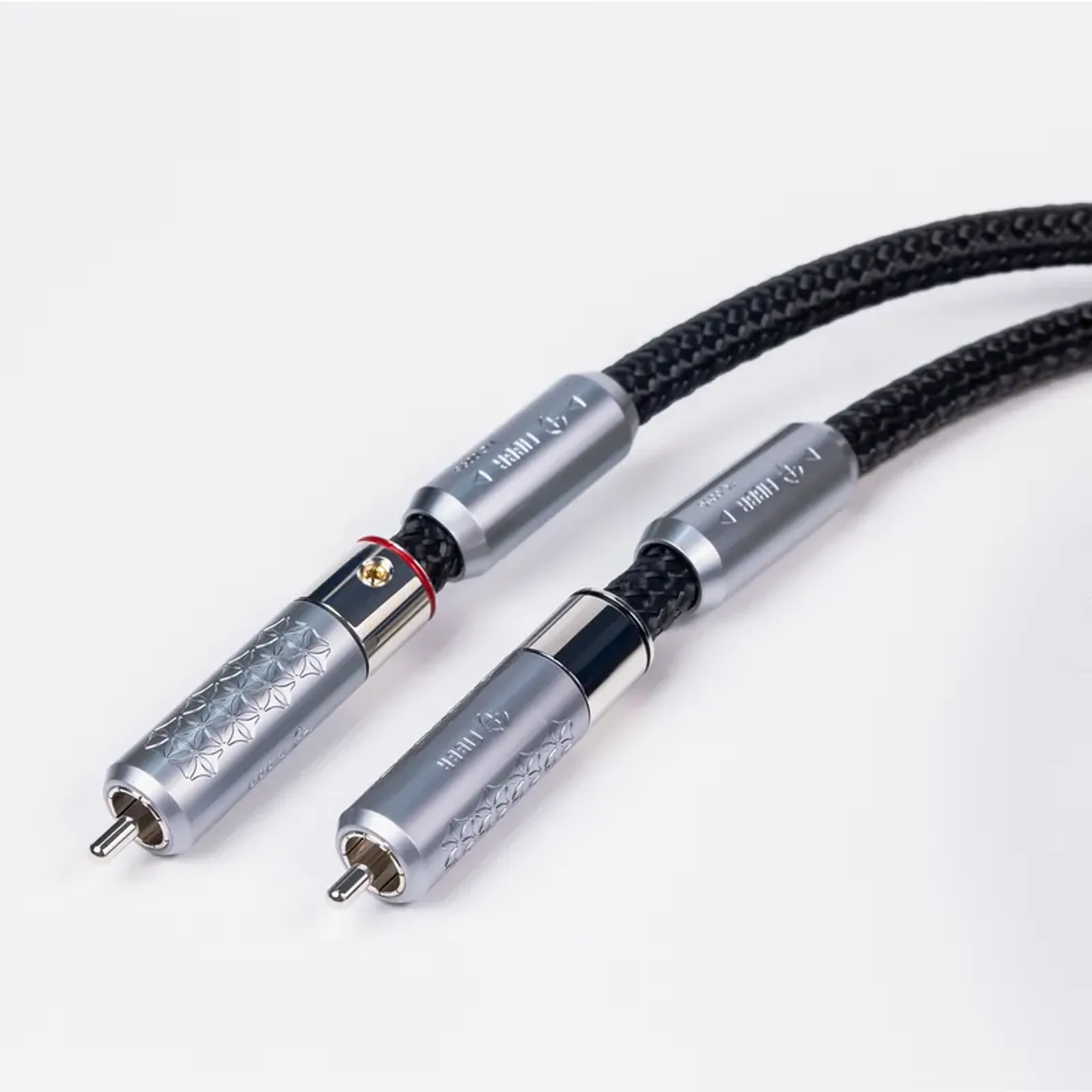 Đôi jack RCA FIBBR Snowflake bạc, chấm đỏ đen phân kênh trái phải, cáp bện đen