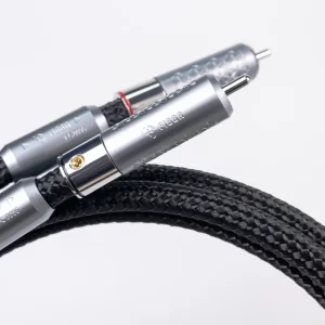 Jack RCA FIBBR Snowflake với mũi tên hướng tín hiệu, diameter 7.0mm và logo FIBBR
