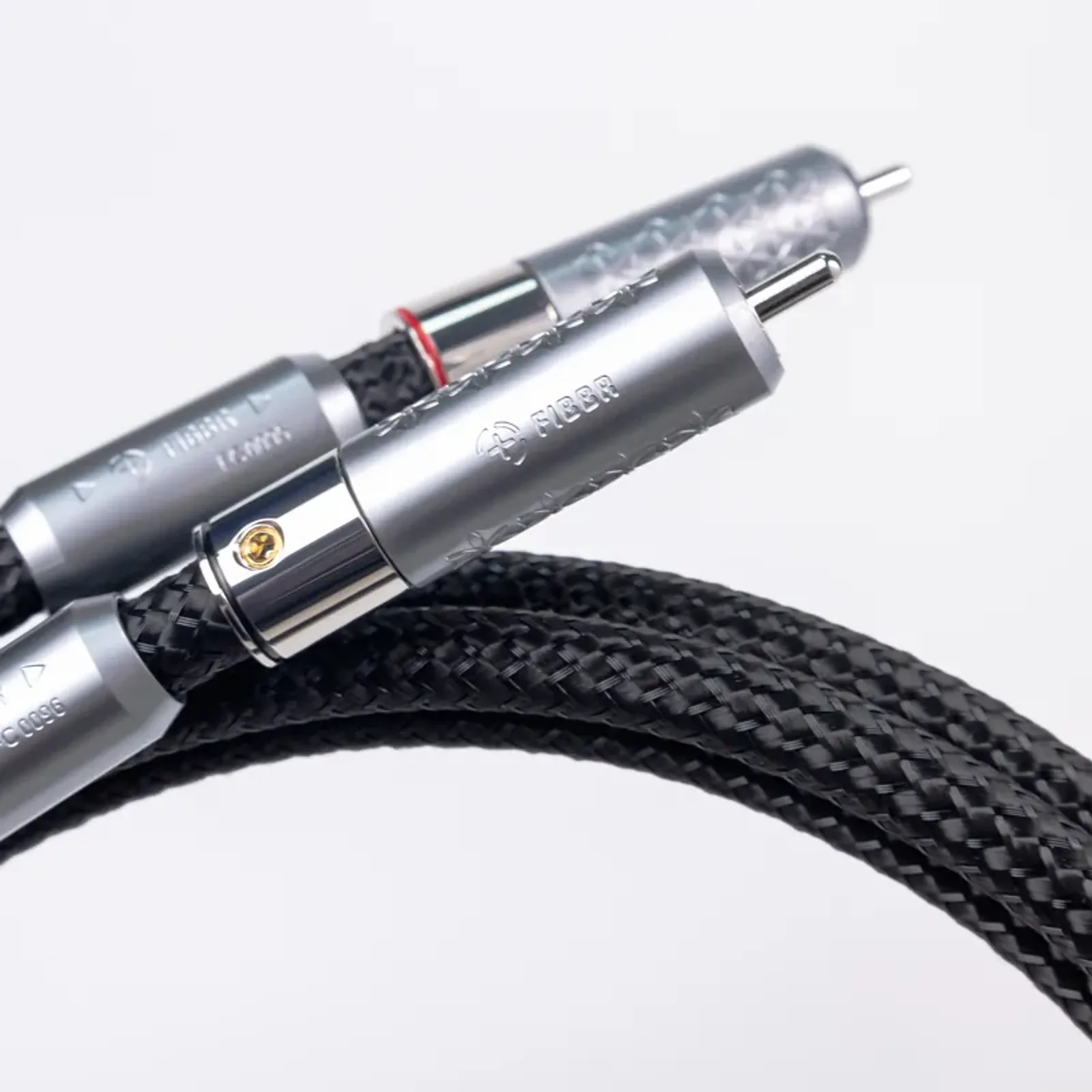 Jack RCA FIBBR Snowflake với mũi tên hướng tín hiệu, diameter 7.0mm và logo FIBBR